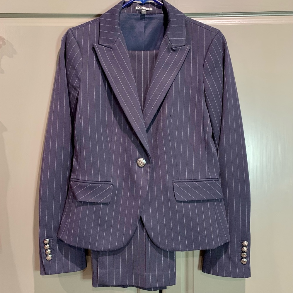Express pant suit, sz 4 (jacket) & 6 (pant).